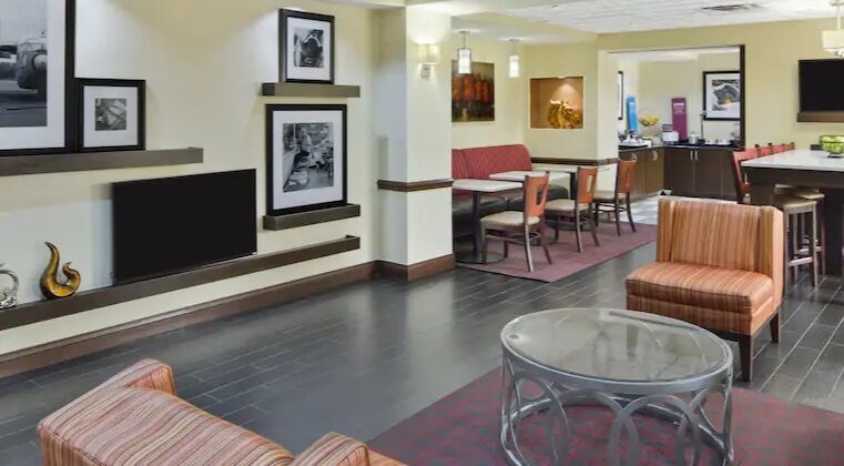 Hampton Inn Hinesville Exterior foto